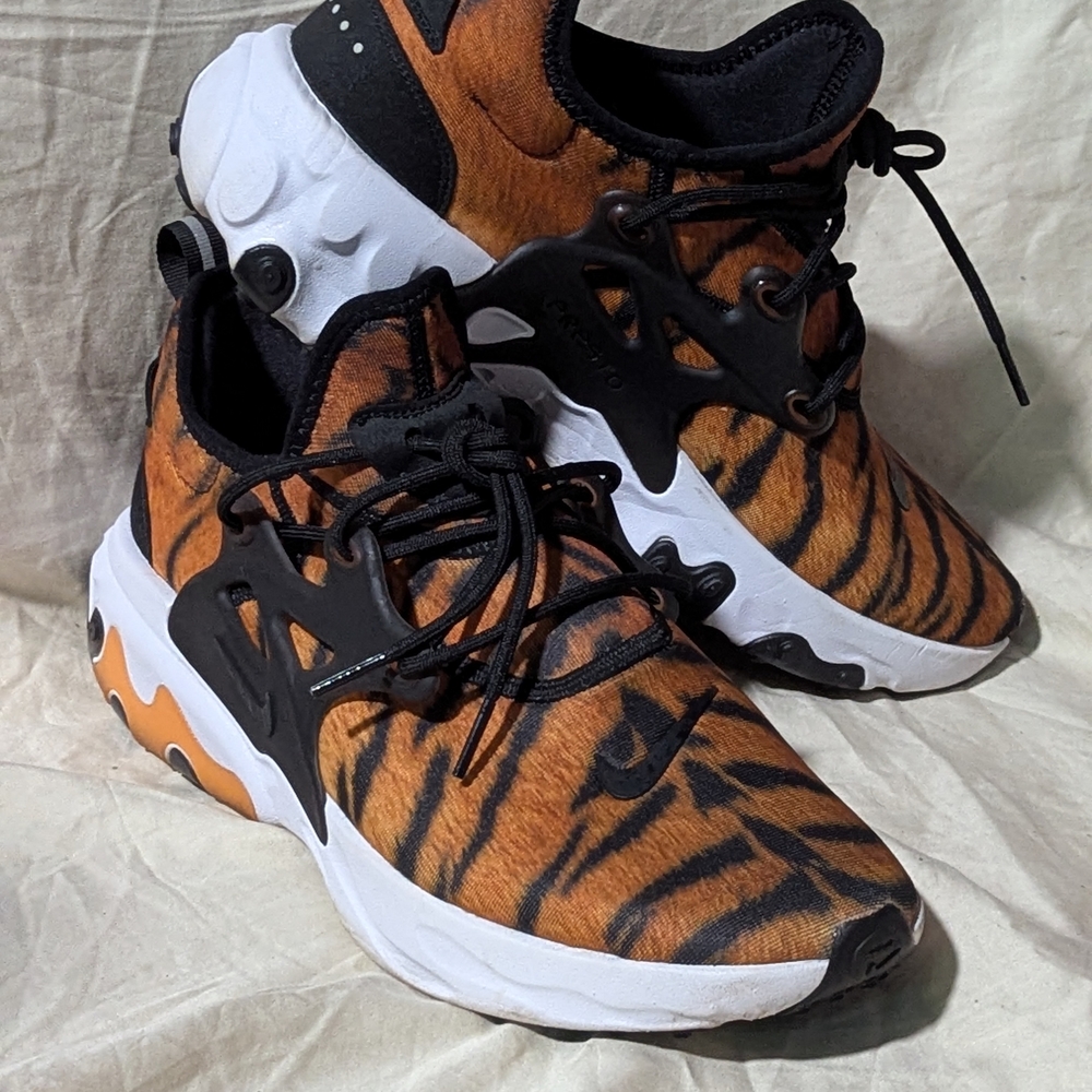 Nike  Tiger-Print Sneakers - Orange/Black/White